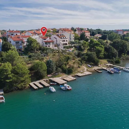 Stunning Apartment In Pula With Kitchen * Pula