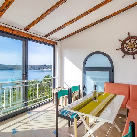 Stunning Apartment In Pula With Kitchen * Pula