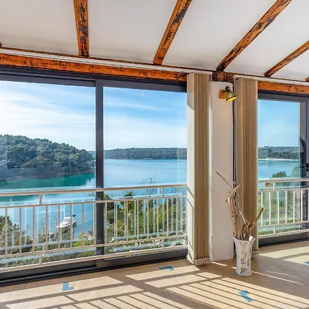 Stunning Apartment In Pula With Kitchen Apartment