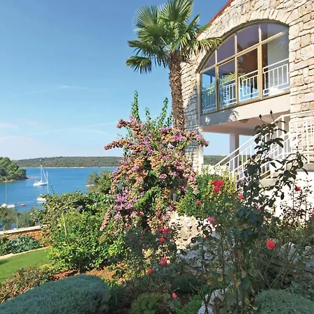 Stunning Apartment In Pula With Kitchen * Pula