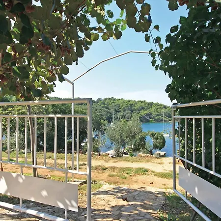 Stunning Apartment In Pula With Kitchen
