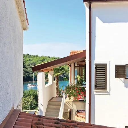 Stunning Apartment In Pula With Kitchen *