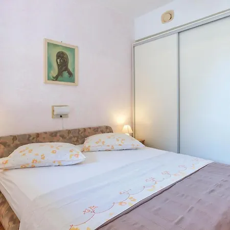 Apartment Stunning Apartment In Pula With Kitchen Pula